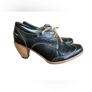 J Shoes Oakley 2 Wingtip Pumps Leather Retro Heels US 7 EU 38 B16